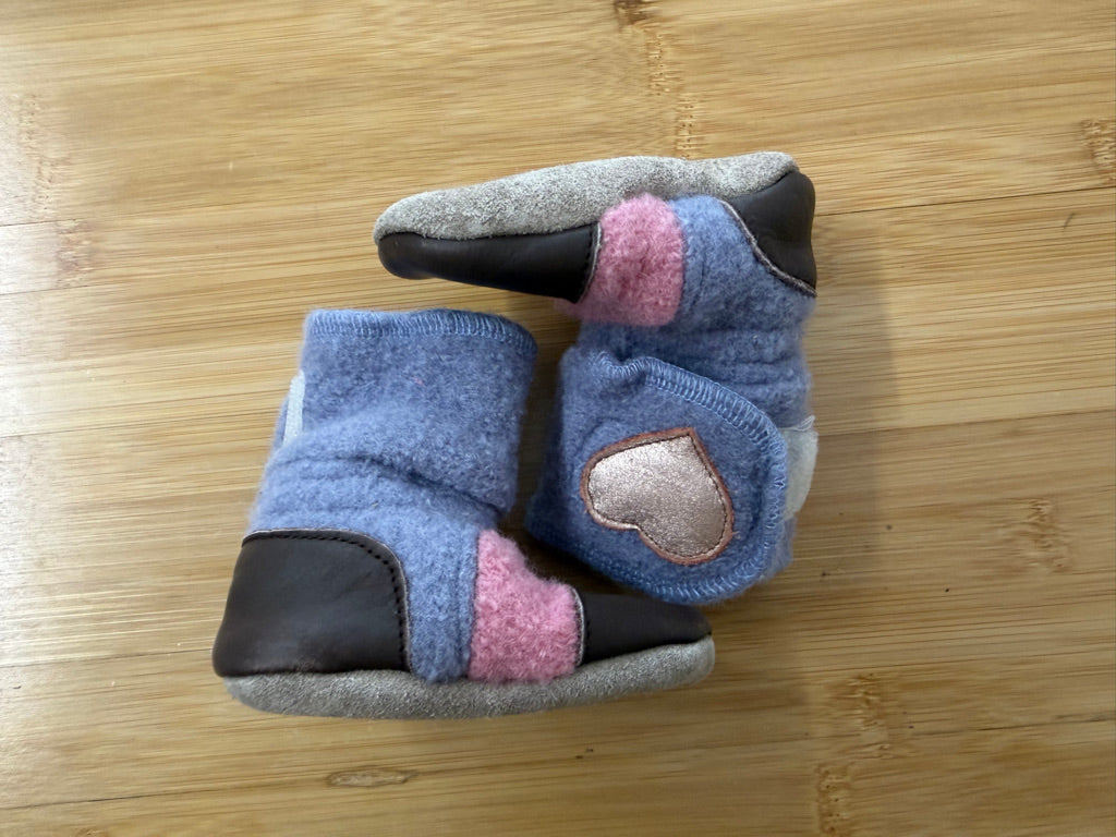Nooks Soft-Sole Shoes – 4 | Light Periwinkle Pink & Blue | Play
