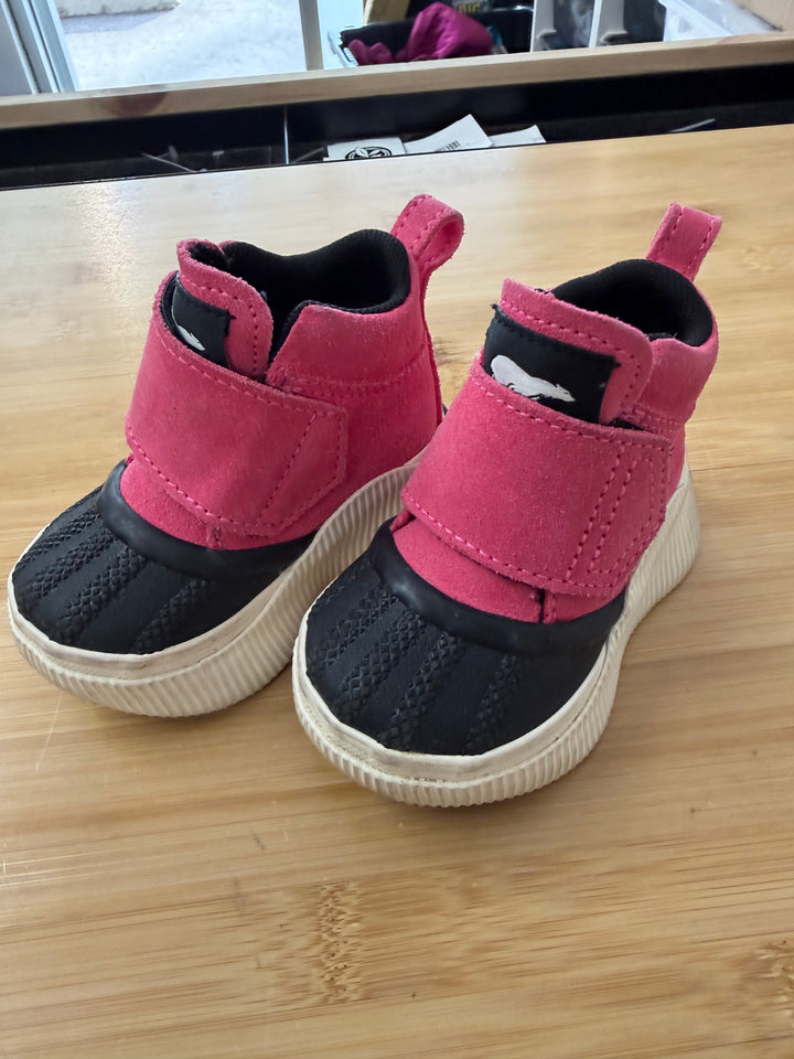 Sorel Out N About IV Strap Toddler Boot – 5 (EU 21) | Hot Pink & Black