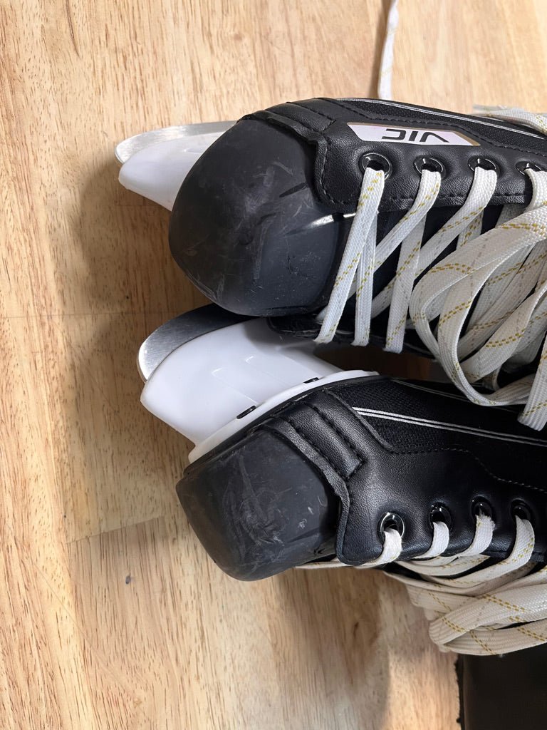 Vic Hockey Skates – Size 2 - Nest and Sprout - Consignment