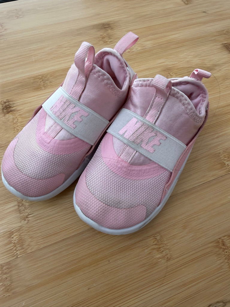 Nike Slip-On Sneaker – 8 | Pink