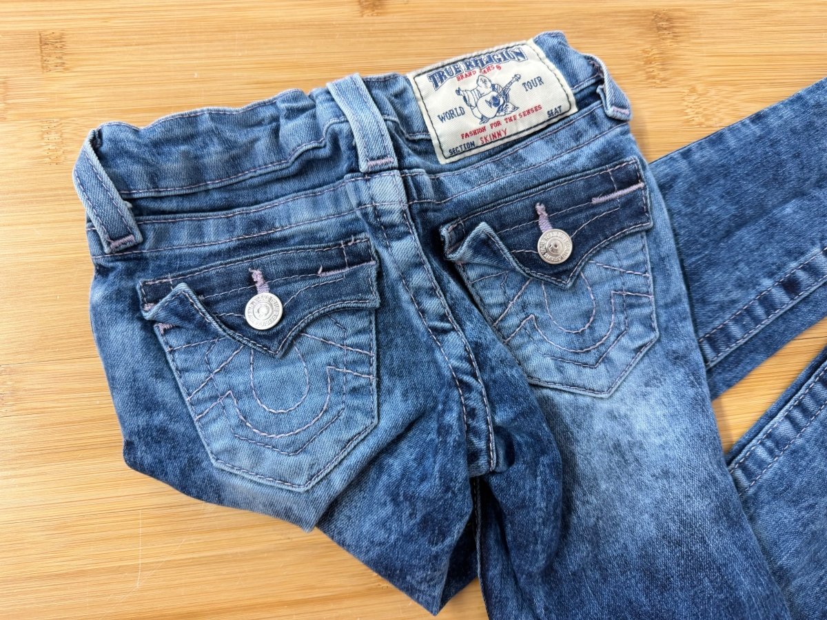 True Religion Jeans – 4 | Light-Dark Wash | Lavender Stitching | Button Pocket - Nest and Sprout-Consignment