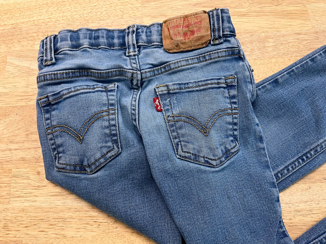 Levi's Elastic Waist Jeans – 2T | Medium Wash