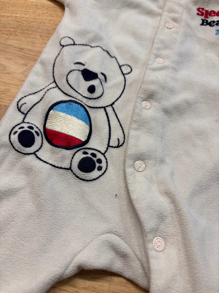 Please Mum Fleece Sleeper – 6–12M White Bear