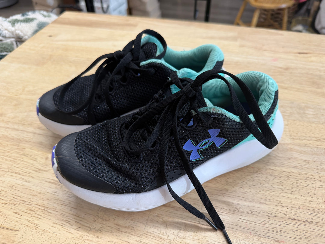 Under Armour Tie Up Shoes – Youth 4