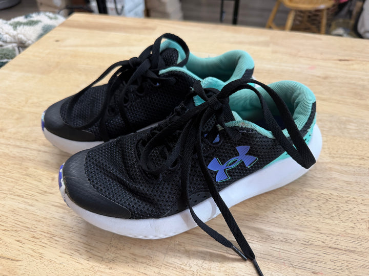 Under Armour Tie Up Shoes – Youth 4