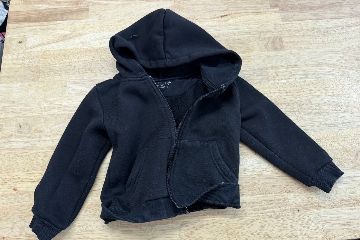 Helm Zip Up Sweatshirt – 4T | Black - Nest and Sprout-Consignment