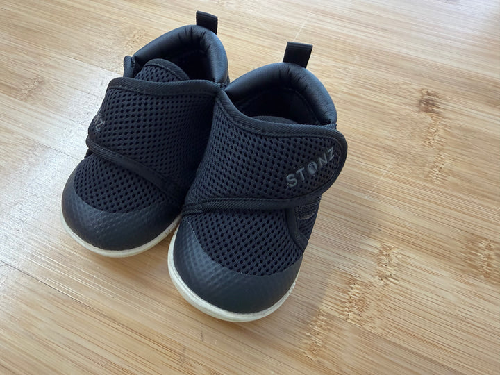 Stonz Black Early Walker Shoes – 12–18M (EU 21)