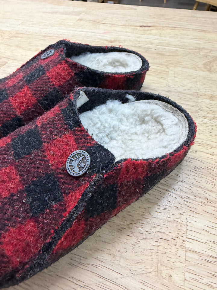 Birkenstock Wool Suede Slippers – EU 26 | Red and Black | Plush