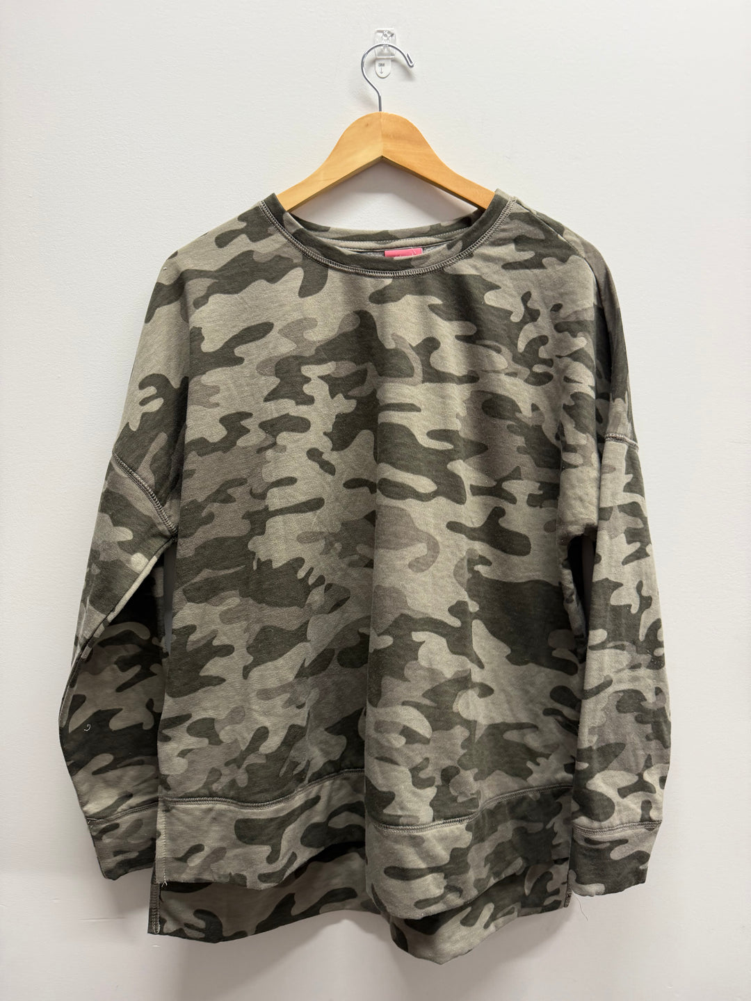 Paisley Sky Maternity Camo Sweatshirt – L