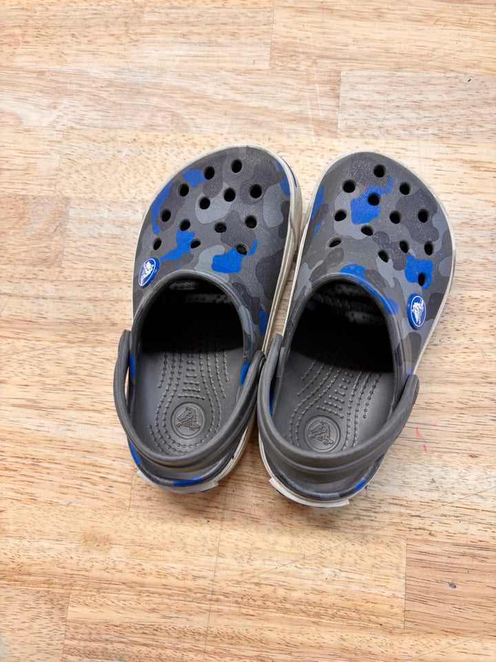 Crocs Camo Clogs – 8/9