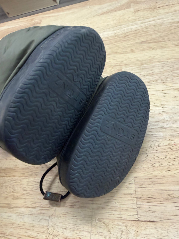 Stonz Puffer Down Boots – M (EU 20 Est.) | Army Green Rubber Bottom Soft Sole