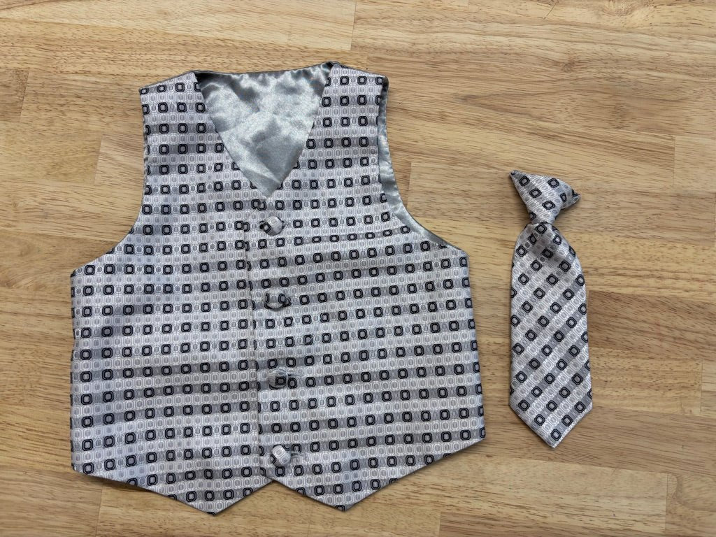 Formal Vest & Tie Set (4 Months) - Nest and Sprout - Consignment