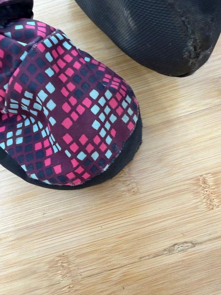 MEC Fuchsia Print Toasty Booties – L | Play - Nest and Sprout-Consignment