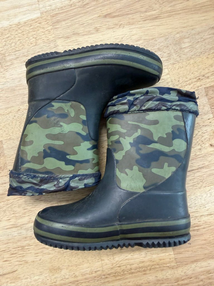 Fleece - Lined Rain Boots – 8 | Camo & Black | Play - Nest and Sprout - Consignment