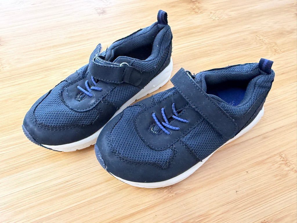 Joe Fresh Navy Runners – 10 | Light to Minimal Wear