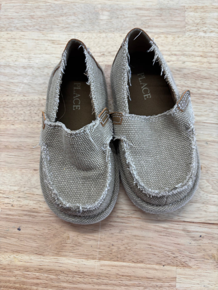 Children's Place Size 8 Canvas Shoes