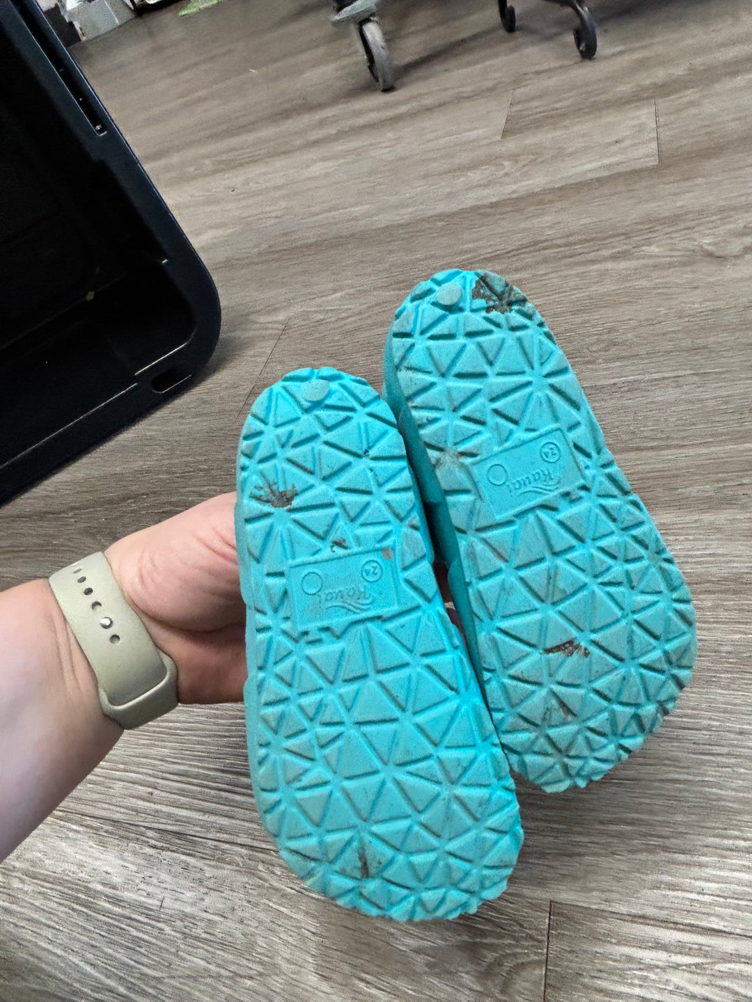 Kauai Turquoise Snap Sandals | Size 24