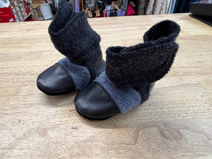 Nooks Wool Booties – 4 (EU 19) | Black & Blue Excellent