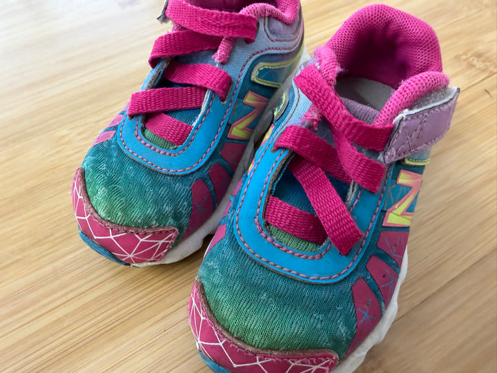 Nike Runners – 6 | Pink Elastic & Velcro | Play