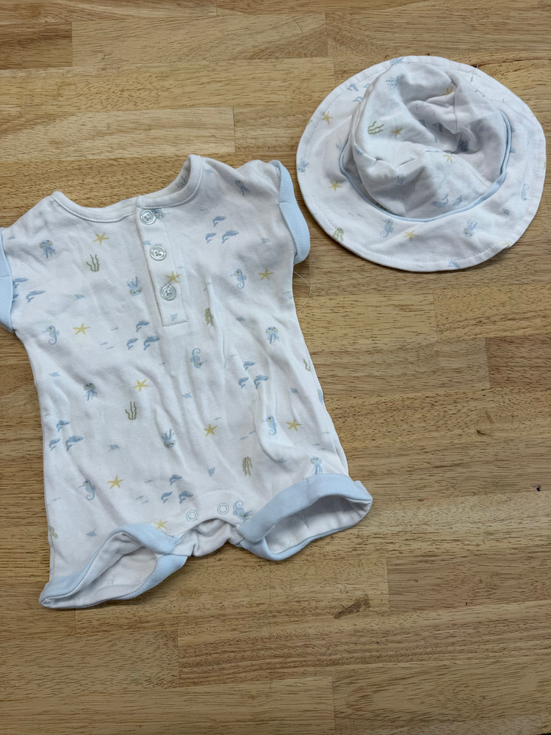 Luxe Threads Sea Animal Romper & Sunhat – 0–3M | White/Neutral Light Blue