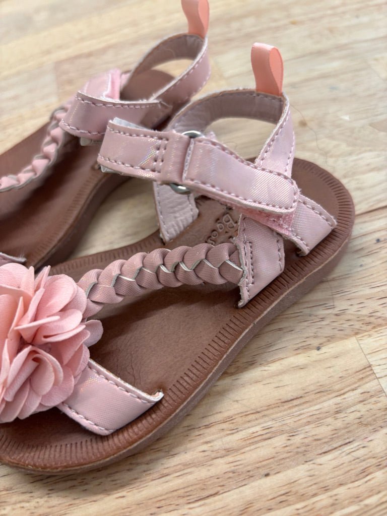 OshKosh Size 5 Pink Decorative Sandals - Nest and Sprout - Consignment