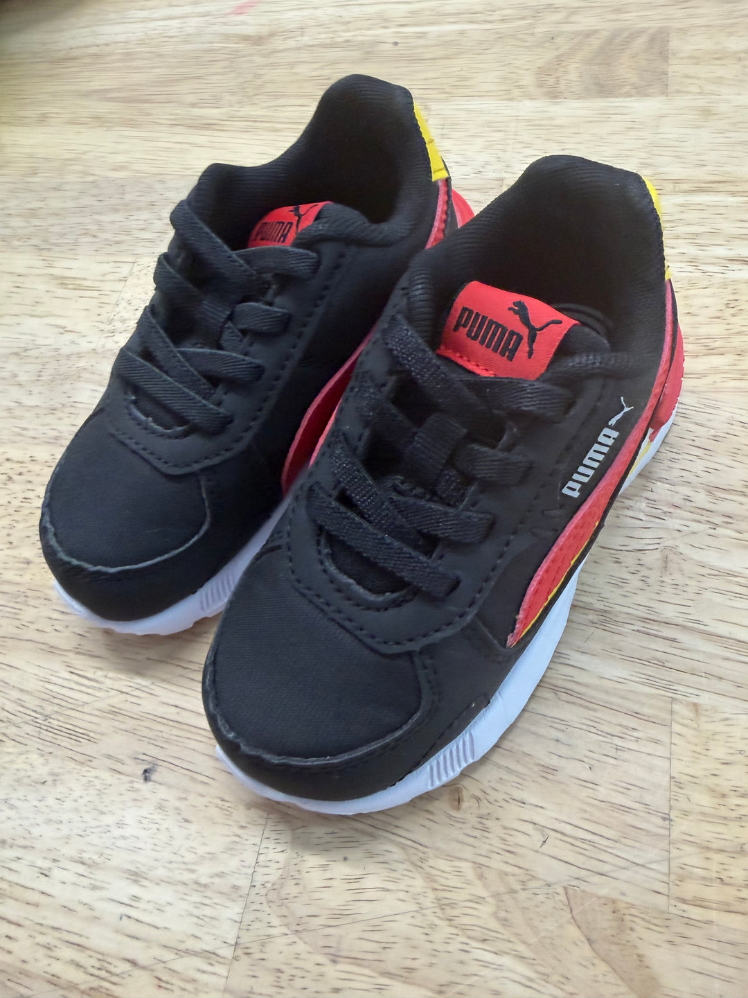 Puma Black & Red Sneaker – C6 | Like New