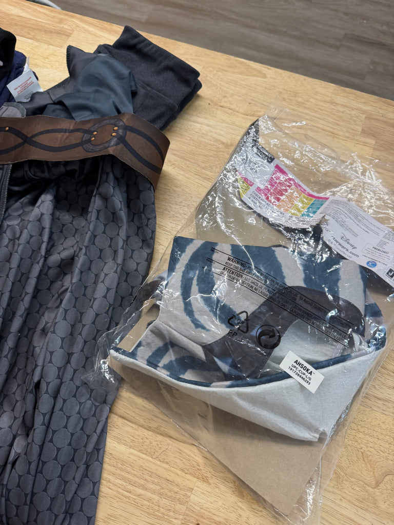 Star Wars Ahsoka Costume – 10–12 | NIP | Holiday