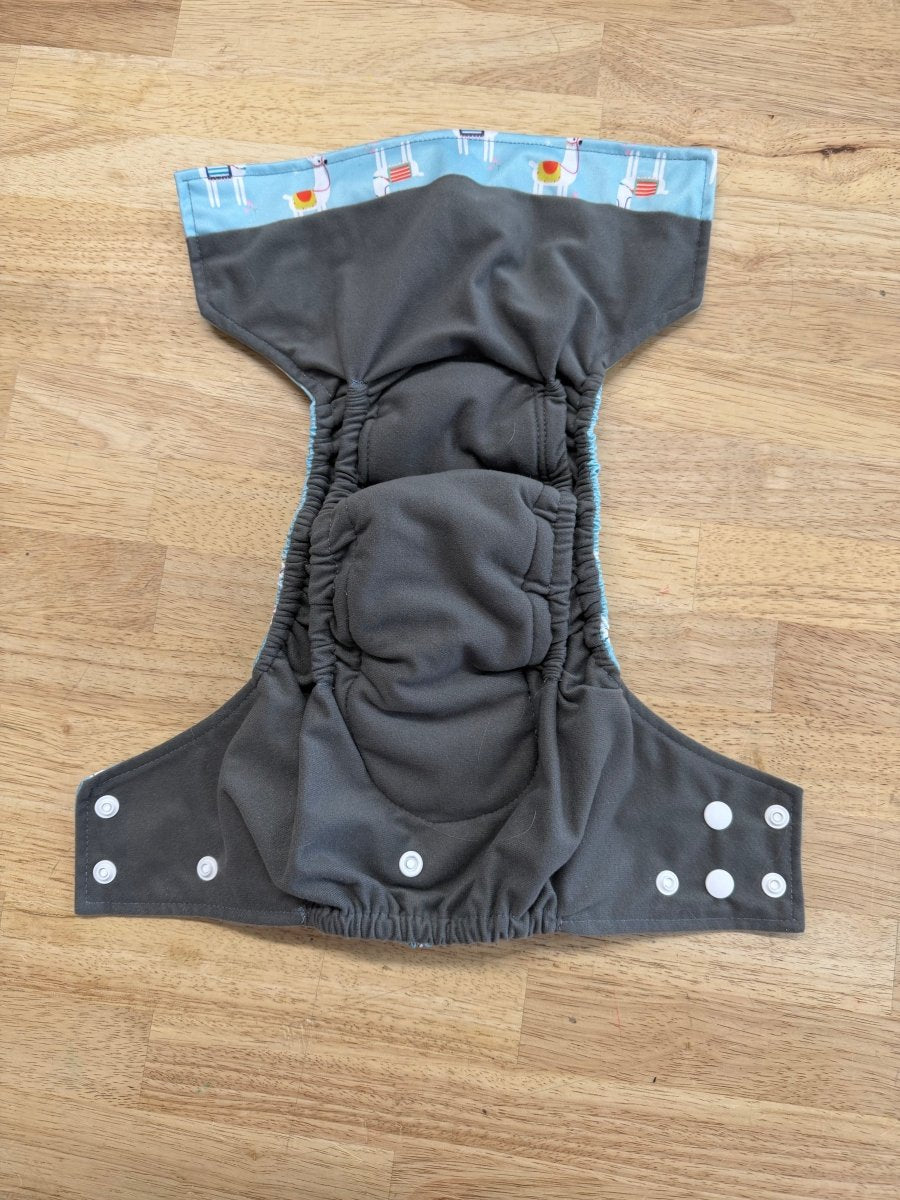 La Petite Ourse Pocket Cloth Diaper | Llama Print Charcoal Fleece Snap - Nest and Sprout - Consignment