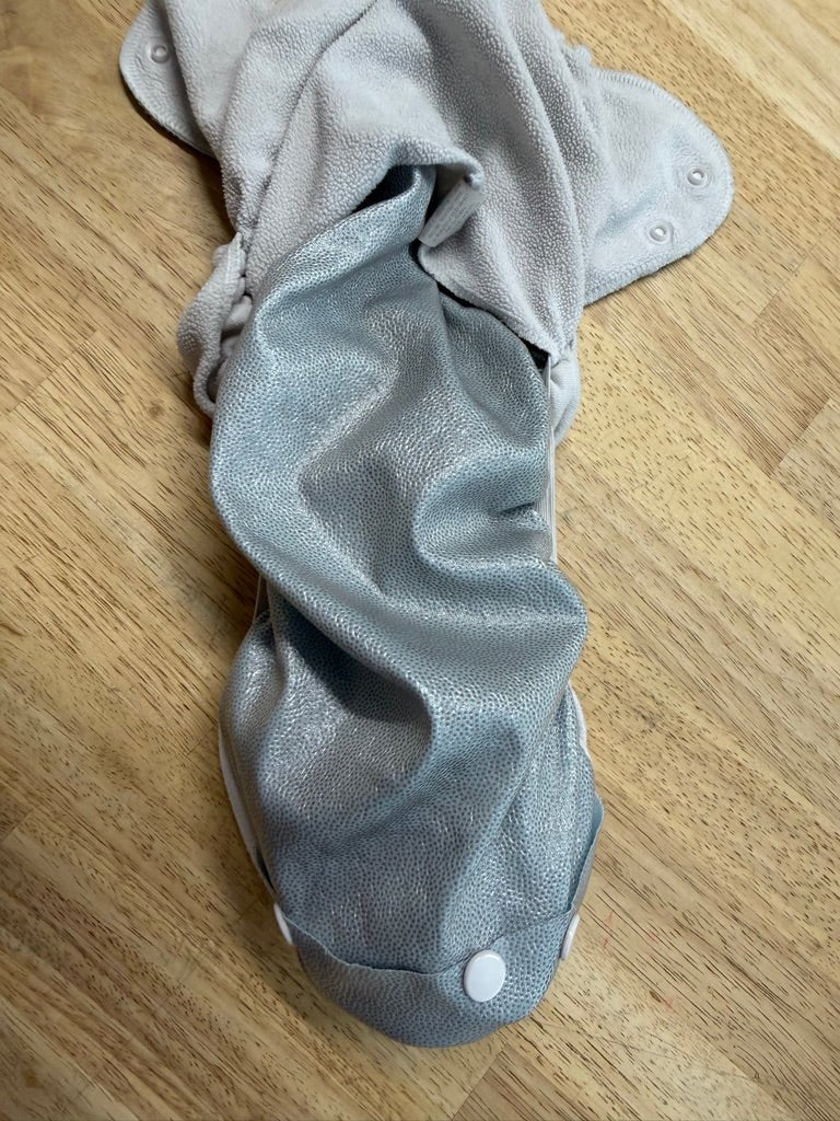 Funky Fluff Pocket Diaper – One Size | Black with Suede Inner - Nest and Sprout - Consignment