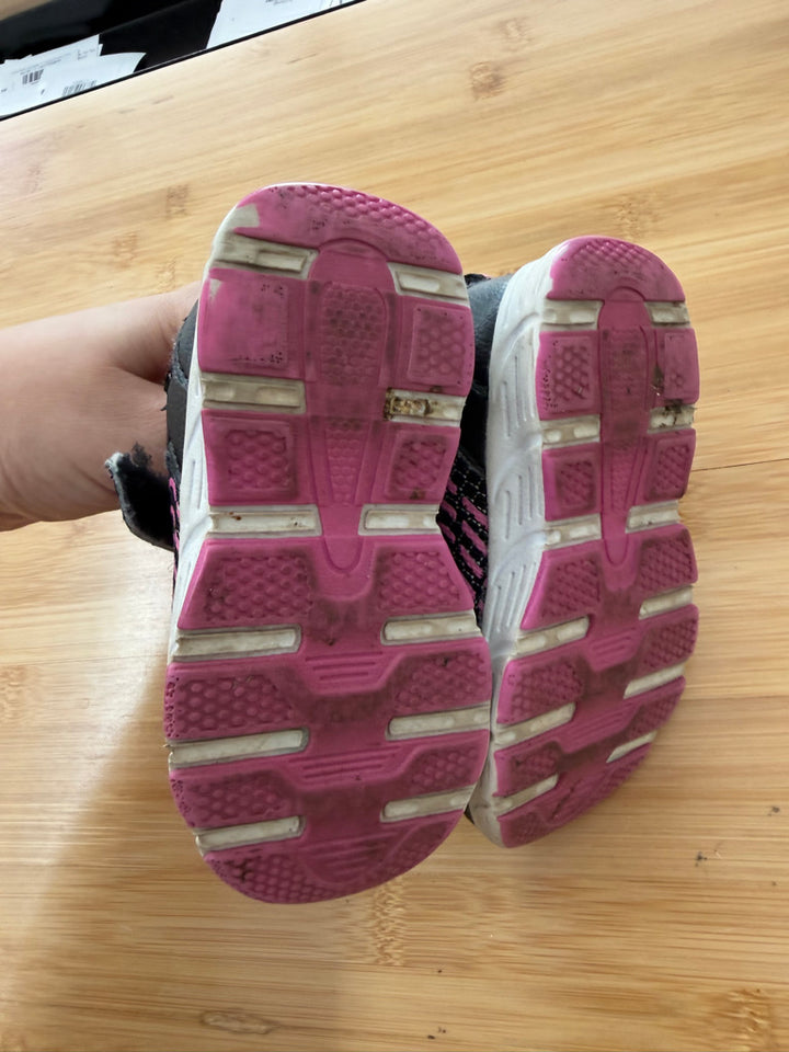 Athletic Works Sneakers – 6 | Black & Pink | Play