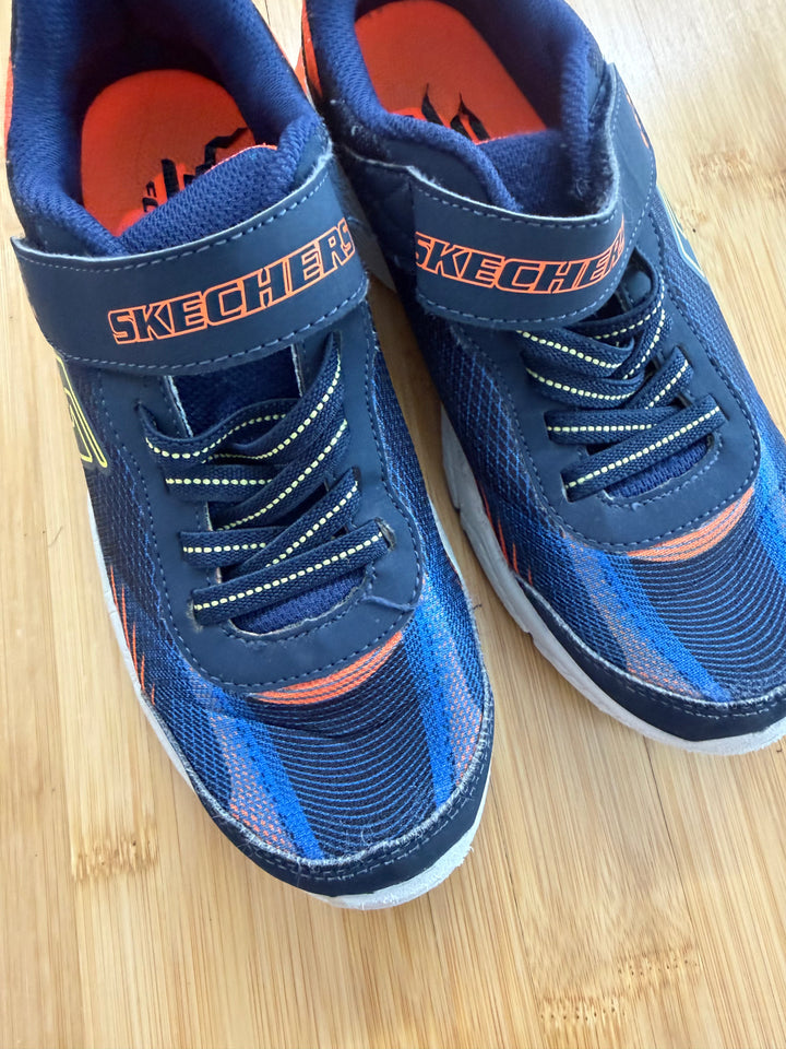Skechers Runners – Youth 4 | Orange & Navy