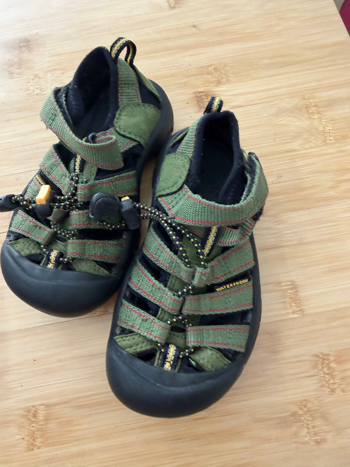 Keen Closed Toe Water Sandal – 10 | Green