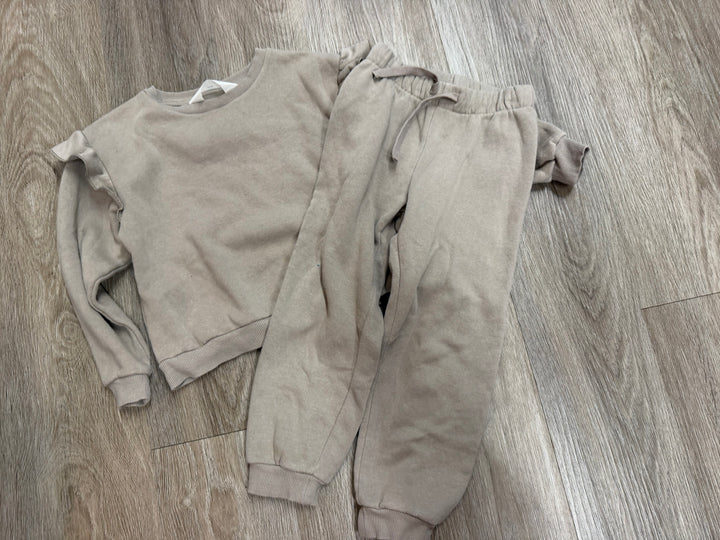 H&M Ruffle Sweatshirt & Jogger Jersey Set – 3/4 play