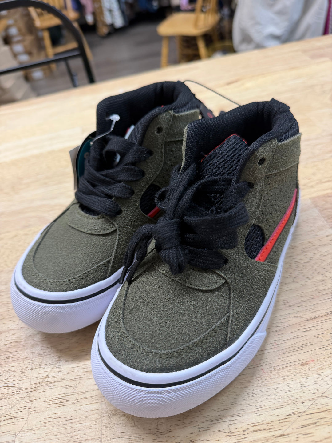 Airwalk Lace Up Shoes – 12 | Green | NWT