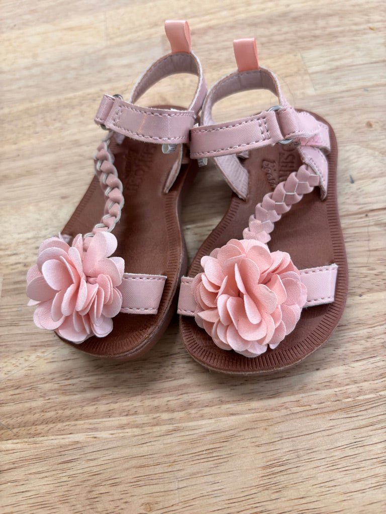 OshKosh Size 5 Pink Decorative Sandals - Nest and Sprout - Consignment