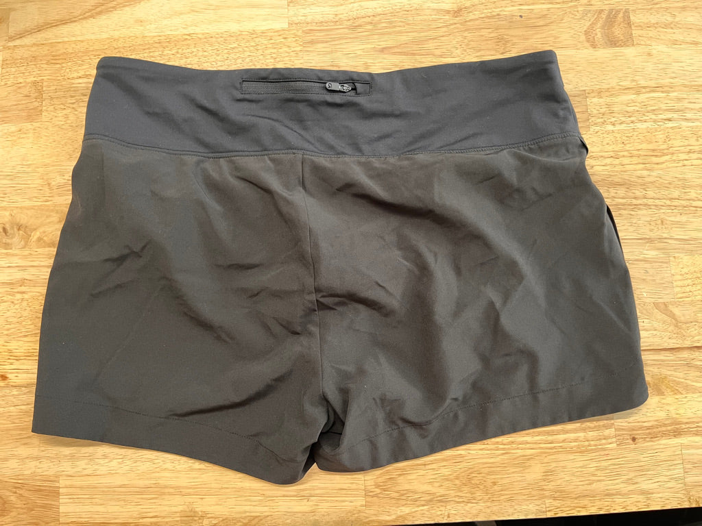 GapFit Size M Black Maternity Active Shorts