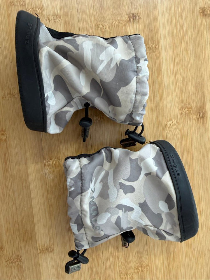 Stonz Soft-Soled Winter Booties – M | Camo Print Rubber Sole - Nest and Sprout-Consignment