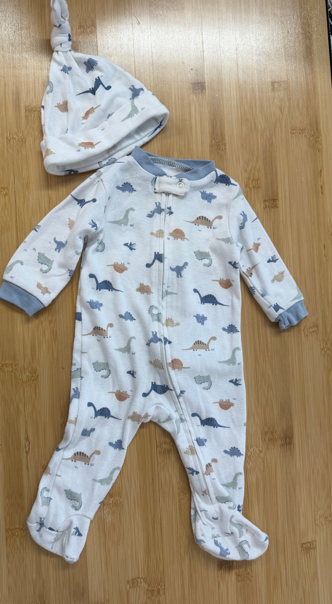 Kyle and Deena Dinosaur Footed Sleeper & Knotted Hat – 3–6M