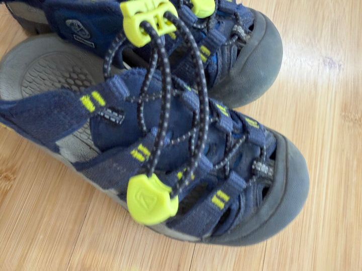 Keen Closed-Toe Sandals – 11 (EU 29) | Washable | Play