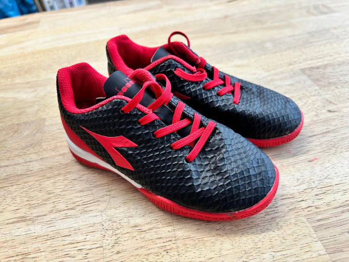 Diadora Red Black Sport Shoes Elastic Laces | Size Youth 10 - Nest and Sprout - Consignment