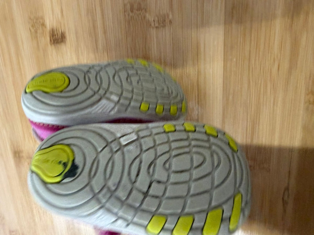 Stride Rite Pink Sneaker – 4 Est. | Tag Hard to Read - Nest and Sprout-Consignment
