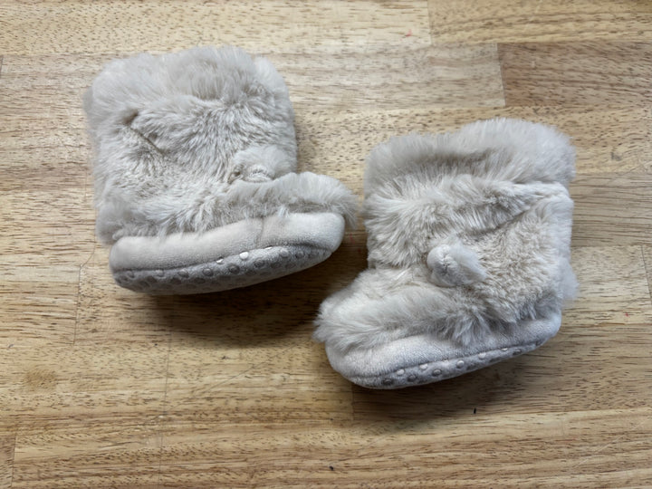 H&M Faux Fur Booties Cream | Size 14–15