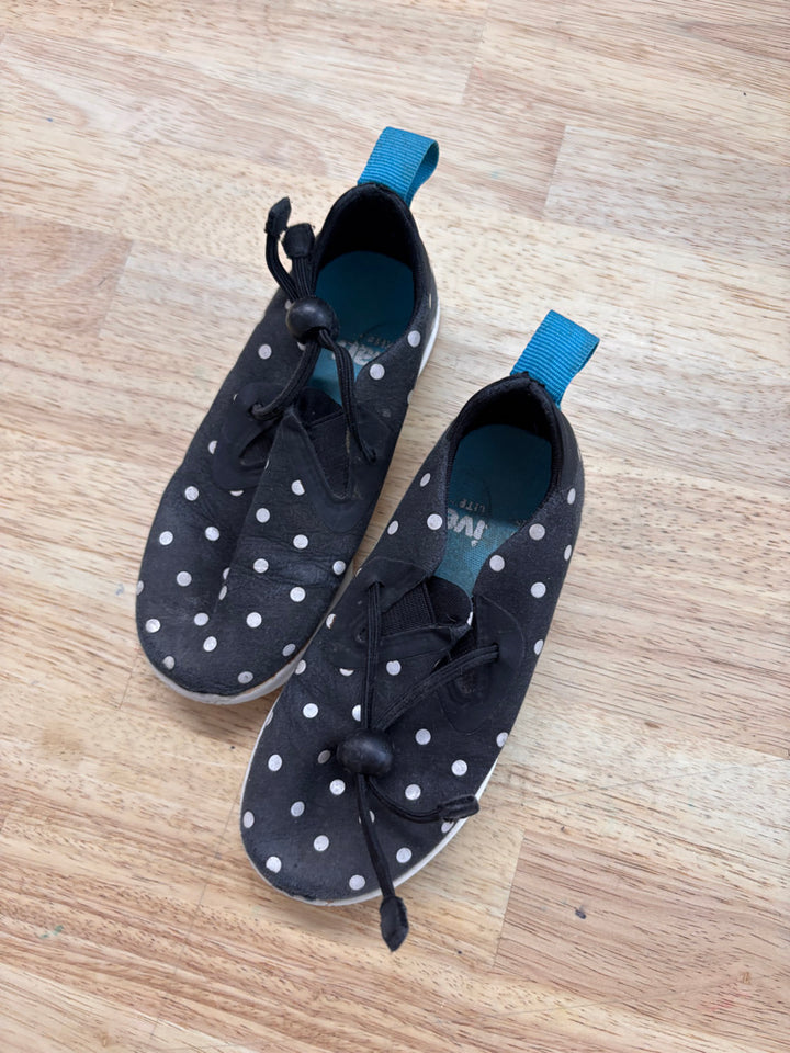 Native Size 8 Black Slip-On Shoes
