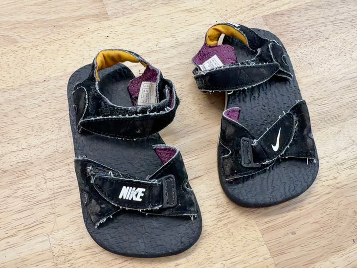 Nike Sandals – 6 | Black Strappy Velour