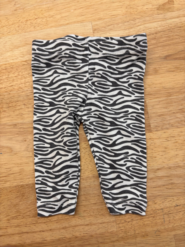 Child of Mine by Carters Leggings – Size NB (Zebra Stripe)