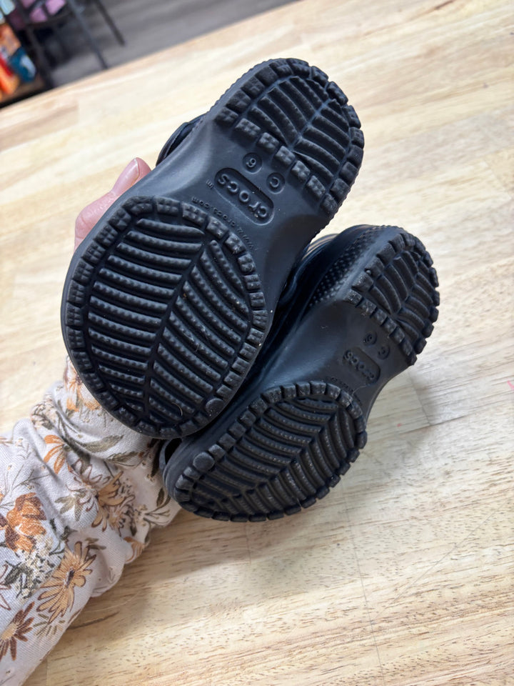 Crocs Classic Clogs – 5/6