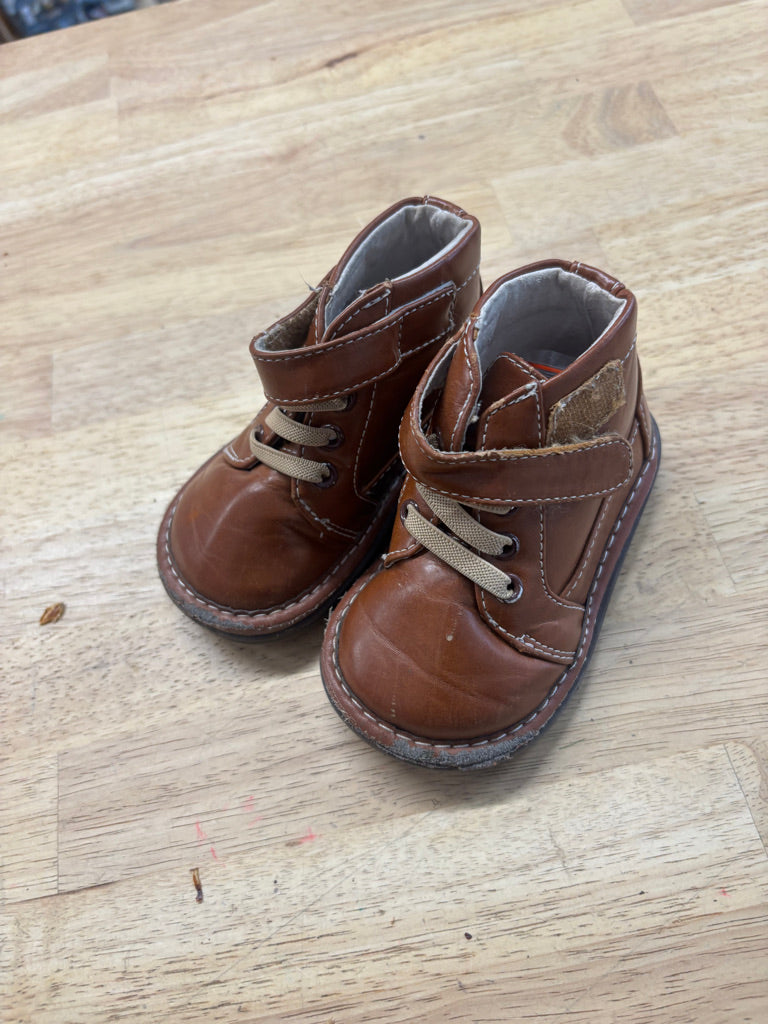 Wee Squeak Velcro Shoes – Chestnut | Size 5