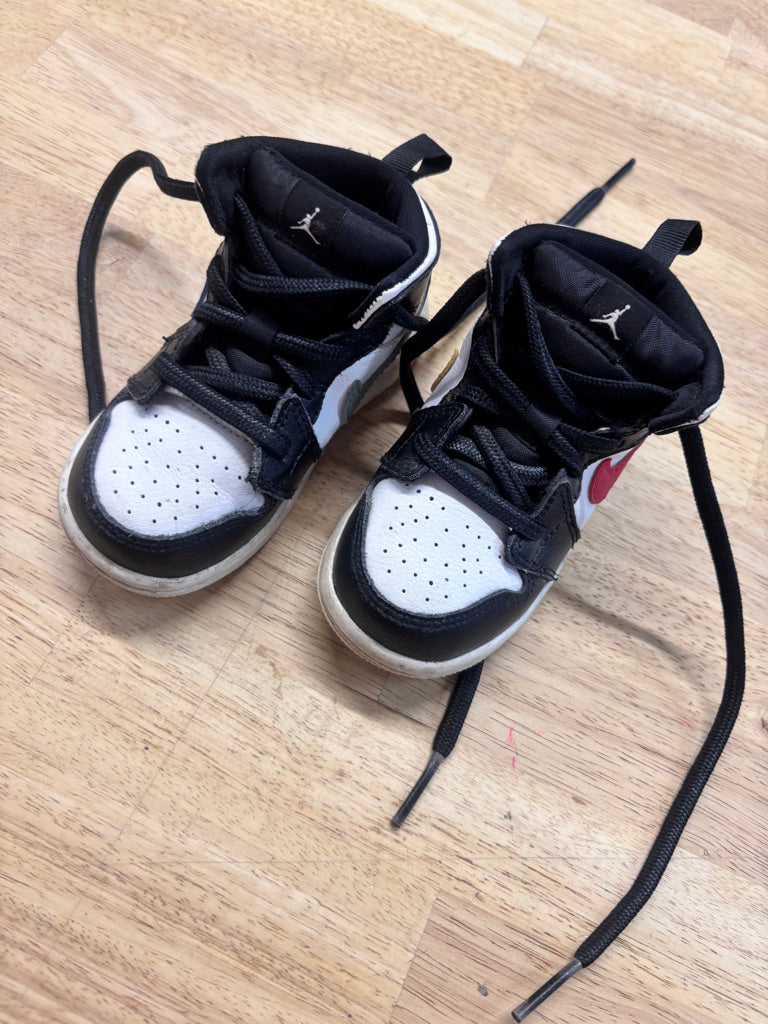 Air Jordan High Tops – 7 (Lace-Up)
