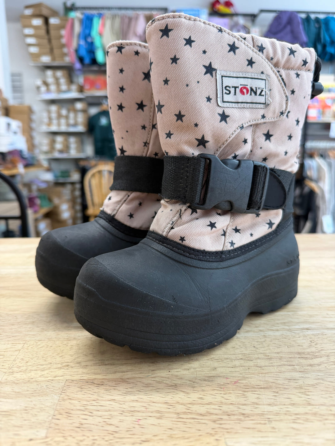 Stonz Winter Boots – 11 | Dusty Pink | Black Stars | Buckle Clasp and Velcro