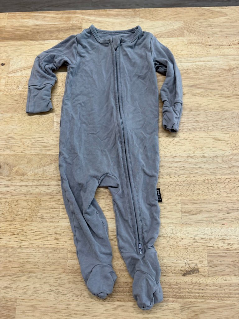 Belan J Bamboo Footed Sleeper – 3–6M | Charcoal Two-Way Zip | Play - Nest and Sprout-Consignment